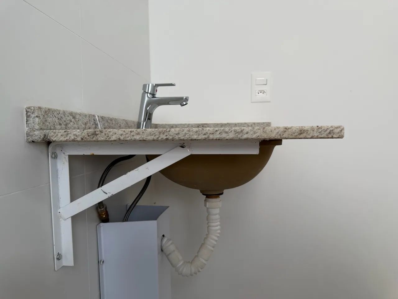 Bancada de Granito Branco Itaúnas com Cuba Deca - Foto 4