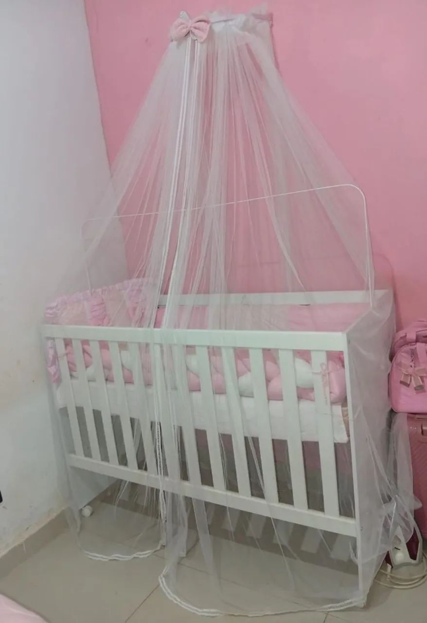 Berço e colchão com mosquiteiro e kit berço( usado muitopouco sem defeito) - Foto 4