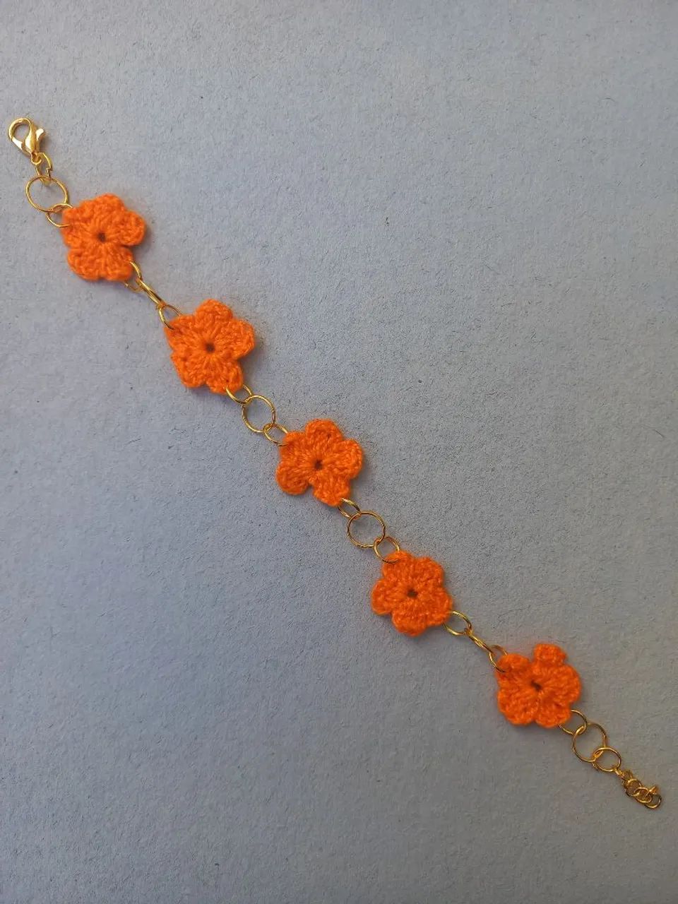 Pulseira Flores de Crochê - Foto 4