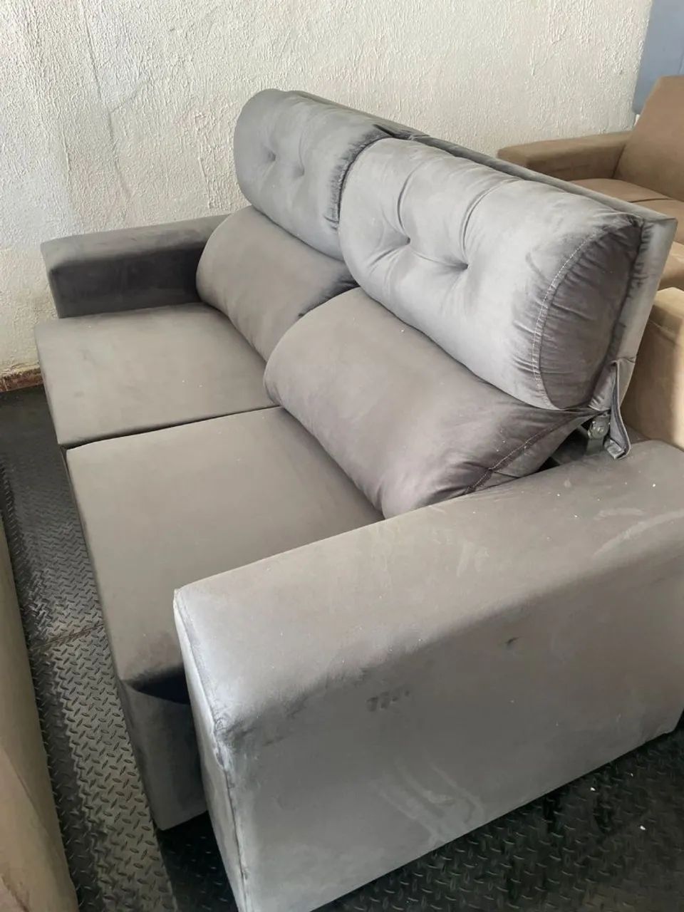 Retractable and reclining gray sofa!65082640175875120