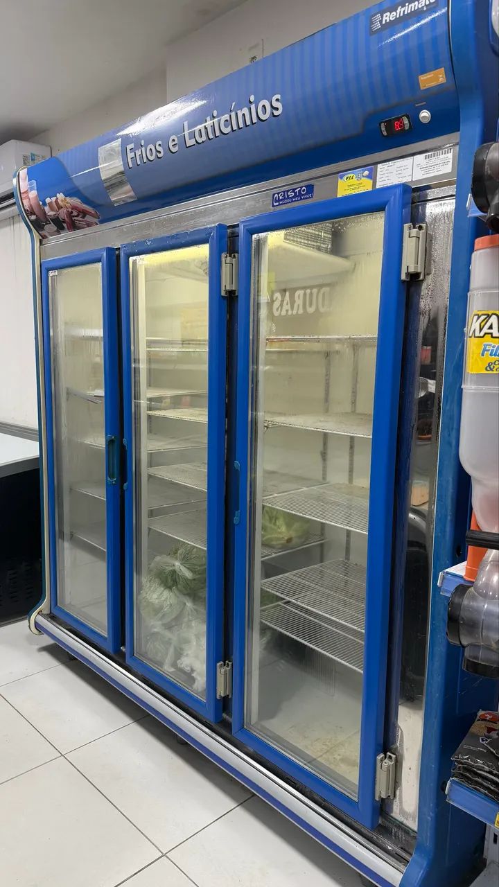 Refrigerador 3 portas expositor - Refrimate 