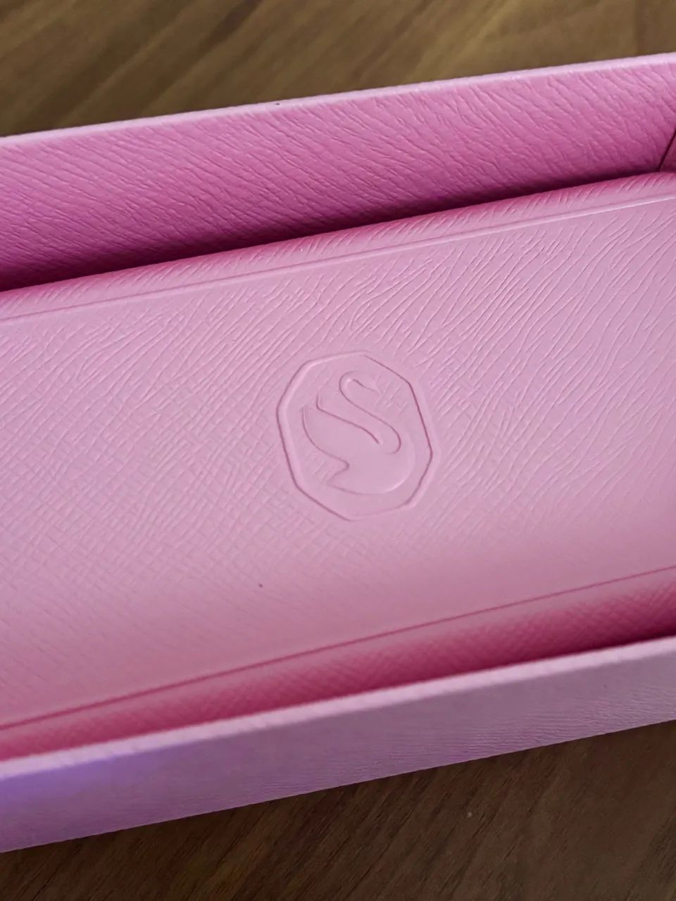 Caixa de óculos Swaroviski Rosa - Nova com certificado  - Foto 4