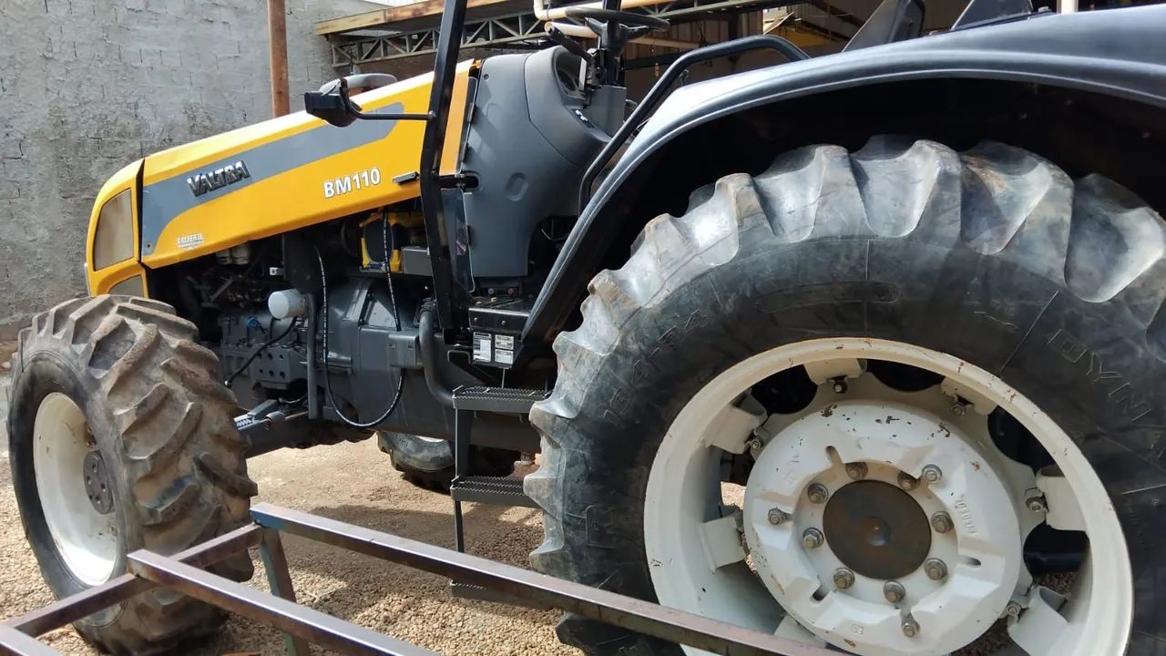 Trator VALTRA BM 110 4x4 - Foto 3