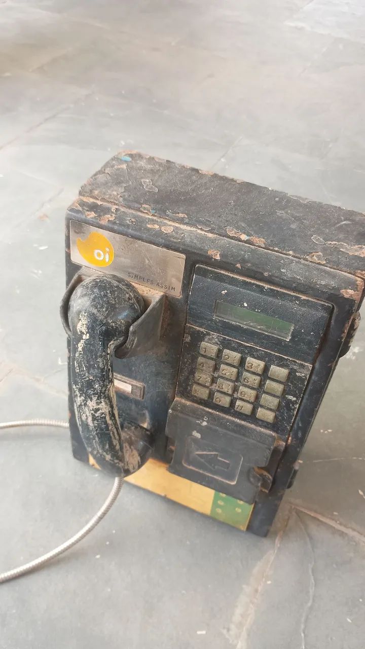 Telefone antigo para decoração 