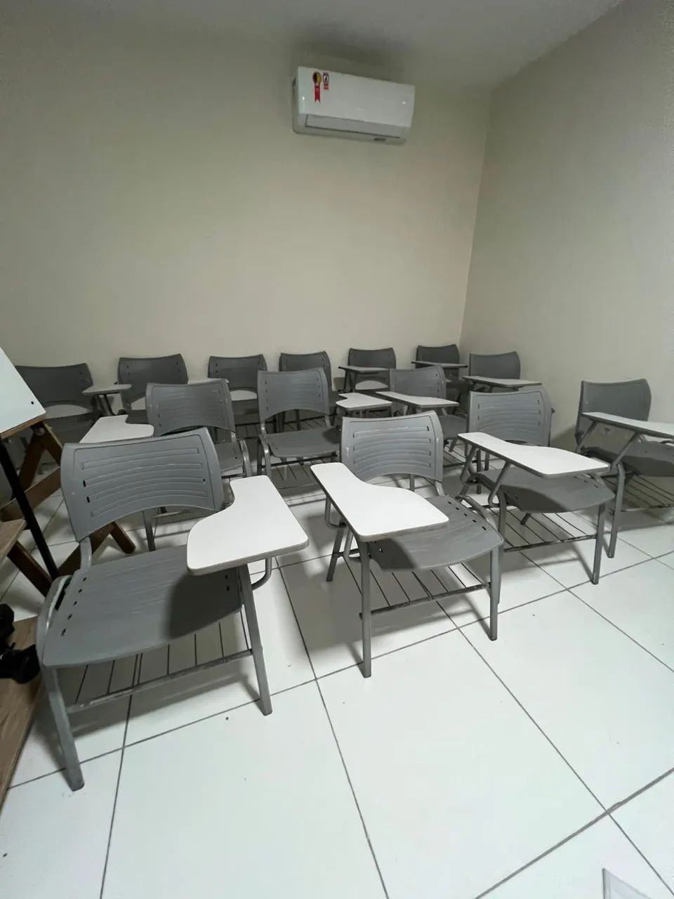 Cadeiras Universitárias com Pranchetas - Foto 2