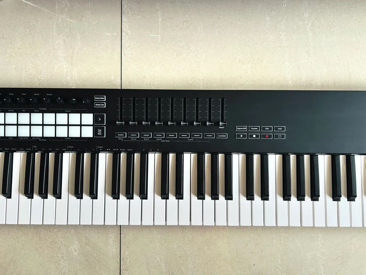 Teclado Controlador Novation LaunchKey 61 - Foto 2