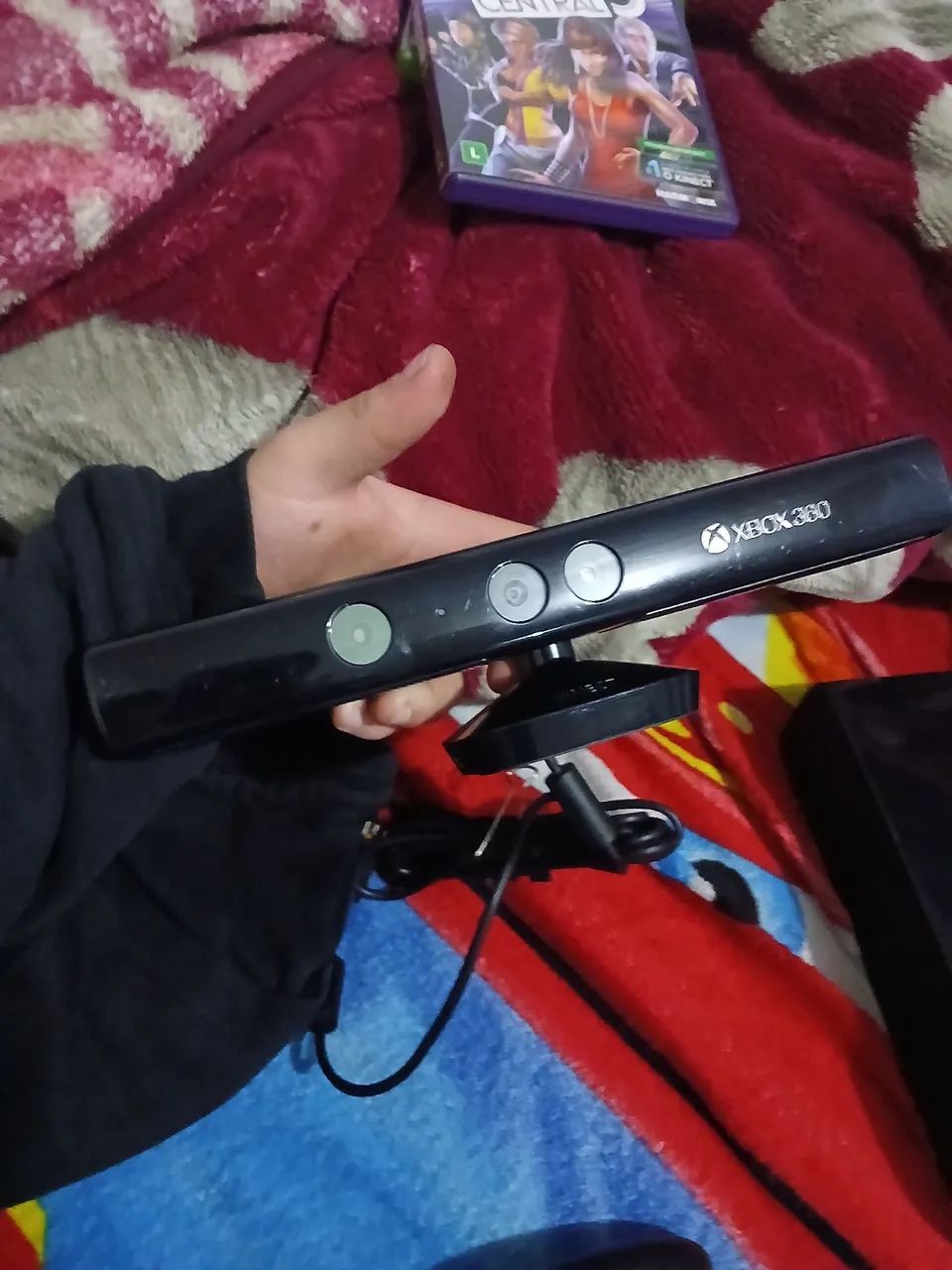 XBOX 360 + 2 CONTROLES E KINECT - Foto 4