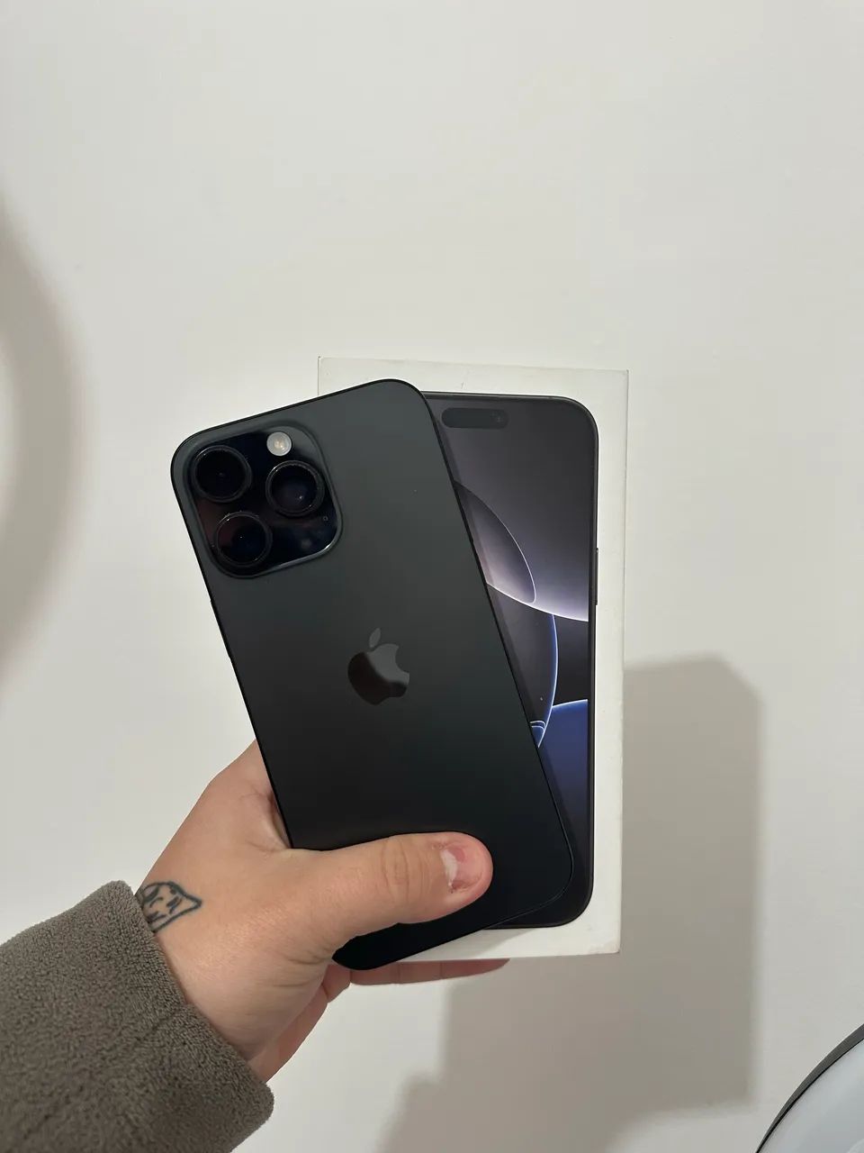 iPhone 16 Pro Max - IMPECÁVEL  - Foto 2