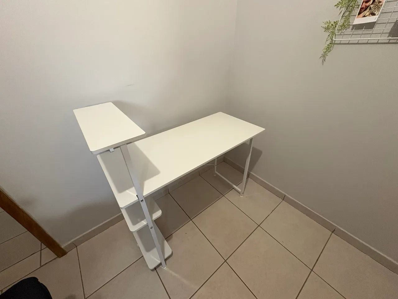Mesa de escritório com prateleira  - Foto 2
