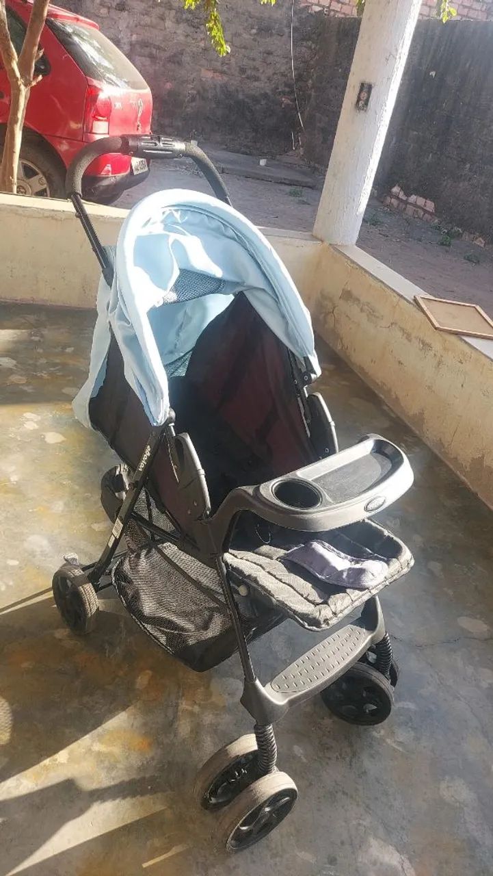 Carrinho de bebê pouco usado 