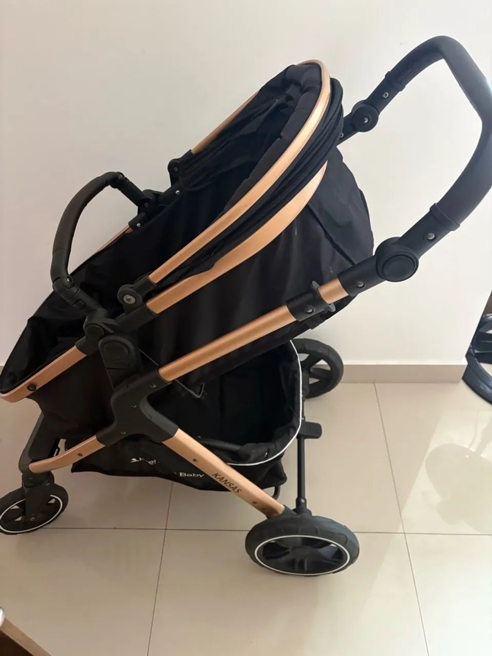 Carrinho + bebê conforto 