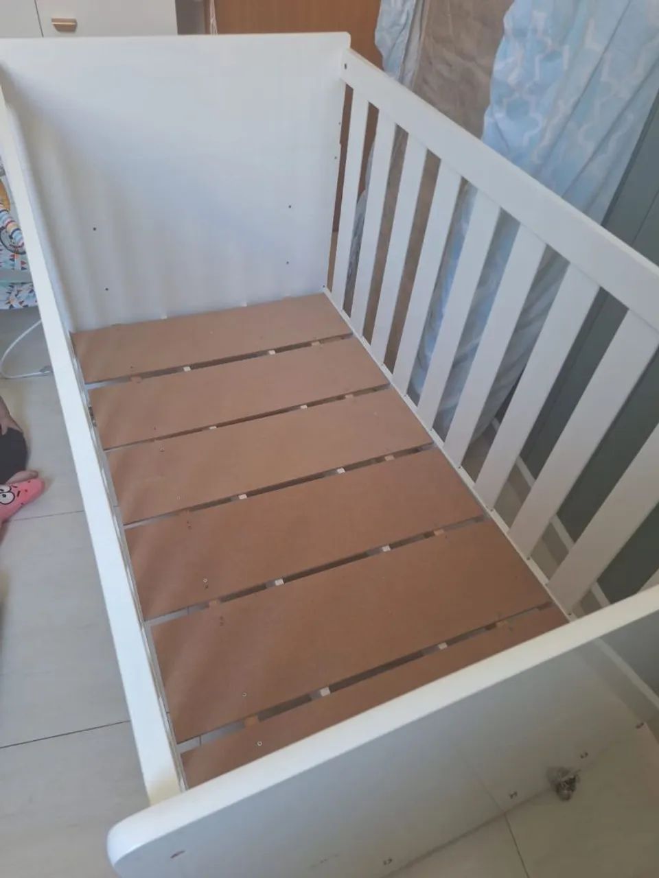 Berço branco com colchão e rodinha - Foto 3