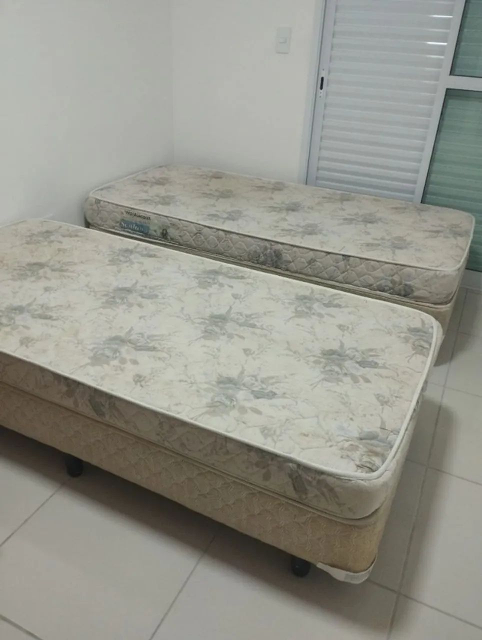 2 - Camas Box de Solteiro + Colchões 