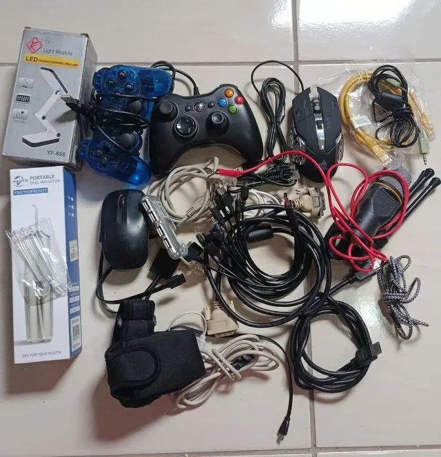 Lote de Eletrônicos: Controles (Xbox/PC), Mouses, Microfone, Cabos e Acessórios - Foto 2