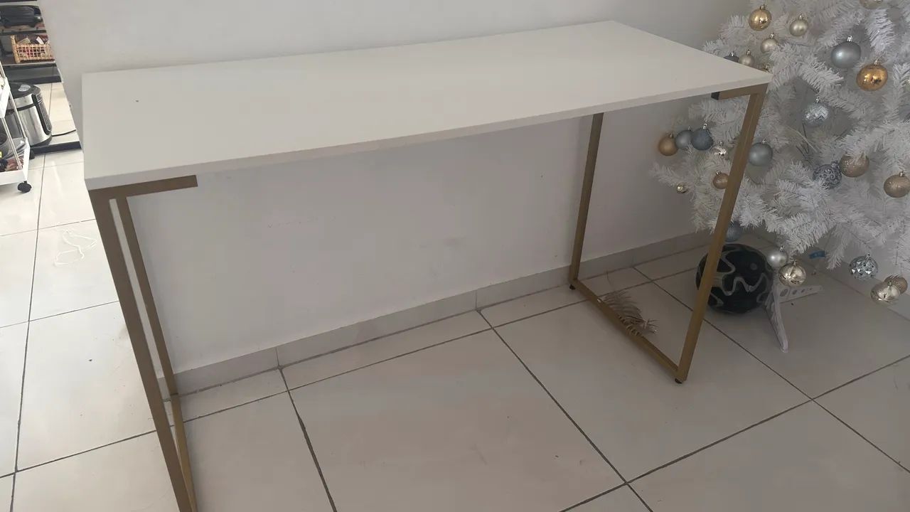 Vendo Mesa de escritório- Aparador