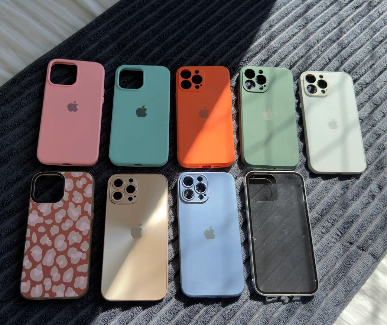 9 capinhas para iPhone 13 Pro Max ? Cores e modelos sortidos ? todas em ótimo estado!