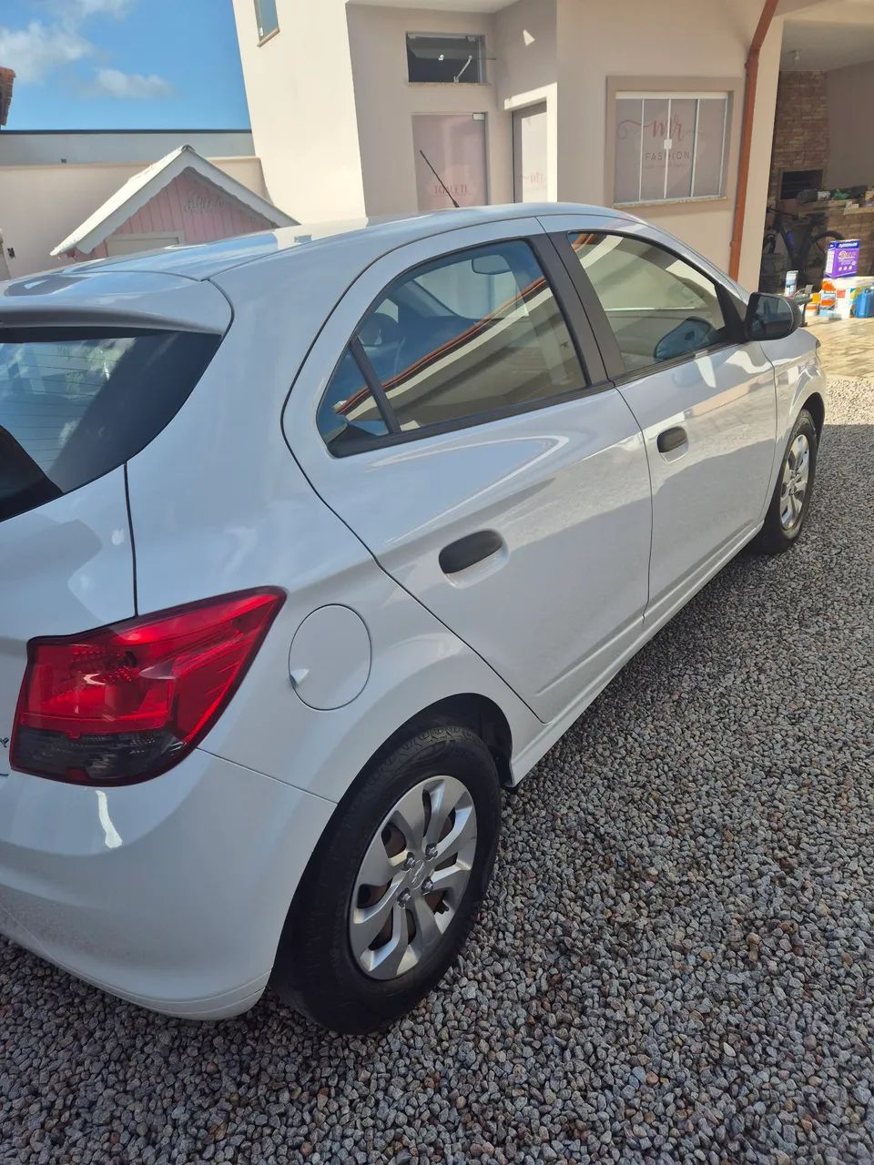 Chevrolet Onix JOY Hatch 1.0 8V Flex Mec. 4P 2019 - Foto 4