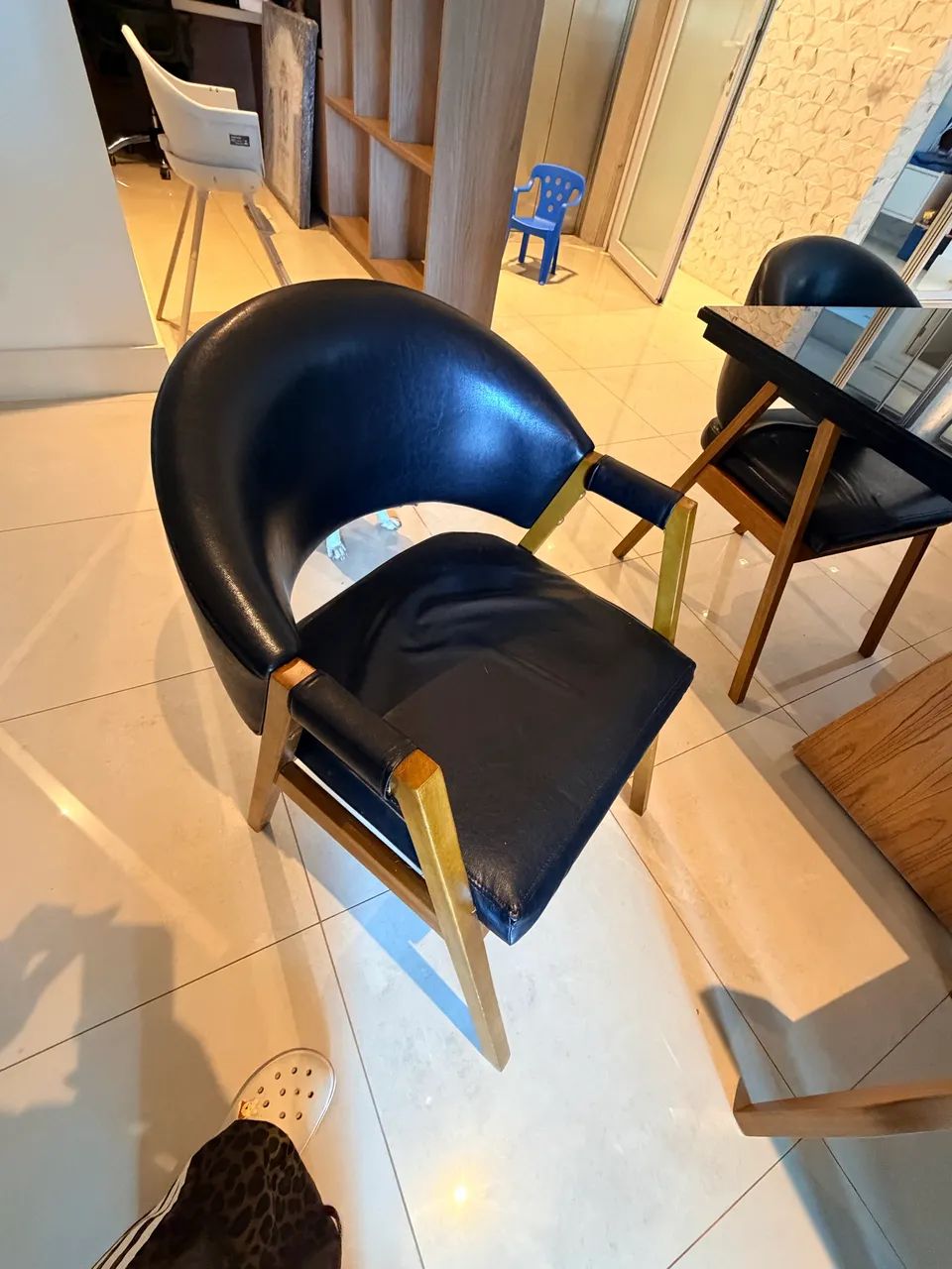 Conjunto mesa e cadeiras - Foto 2