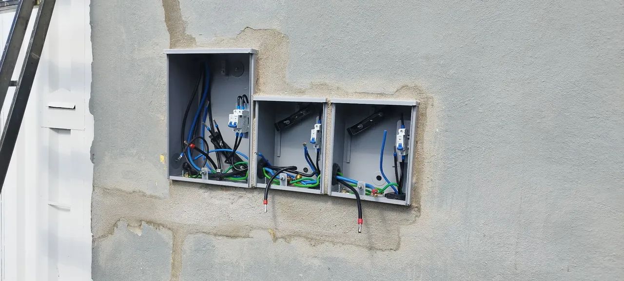 PADRÃO CEMIG/ MONTADO E INSTALADO