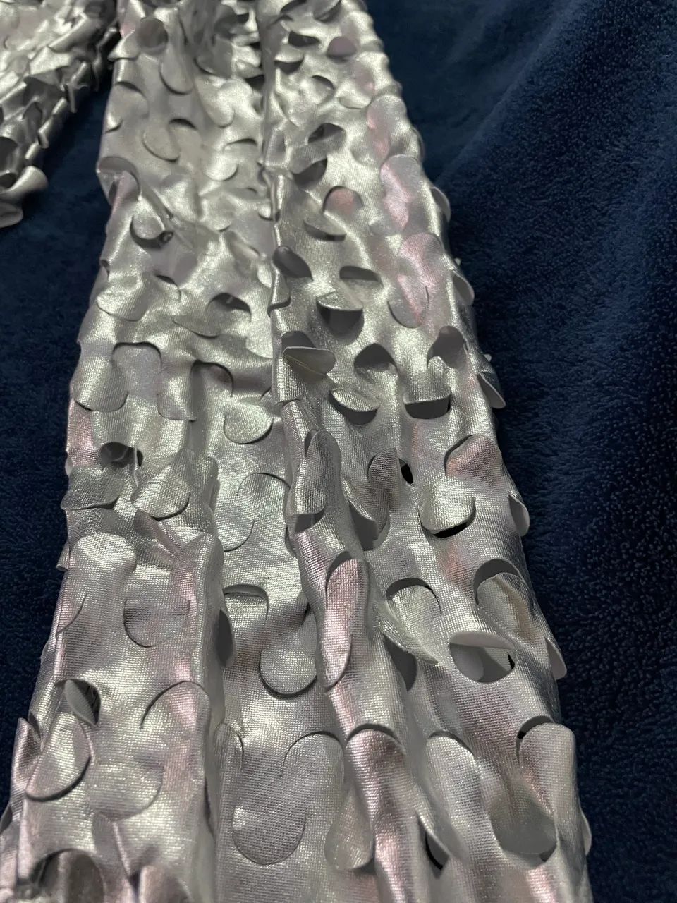 Camiseta prateada estilo Top (mostra a barriga)  - Foto 3