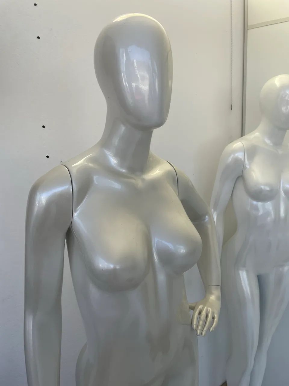 Vendo manequim fibra branco pérola  - Foto 2
