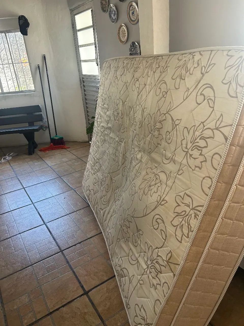 Colchão de cama box usado em bom estado