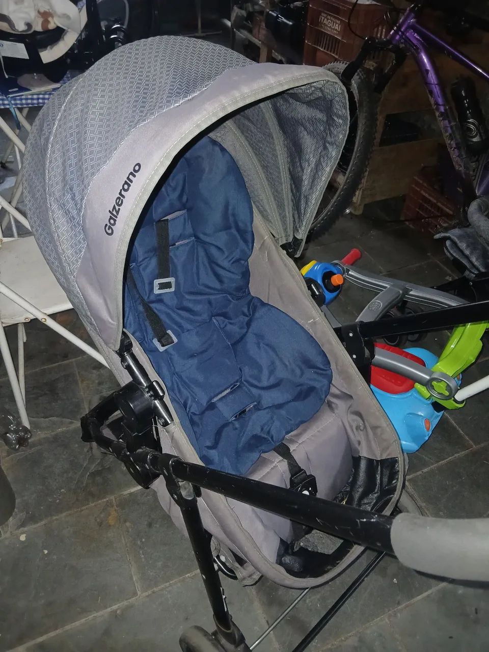 Carrinbo de bebe com bebe conforto - Foto 2
