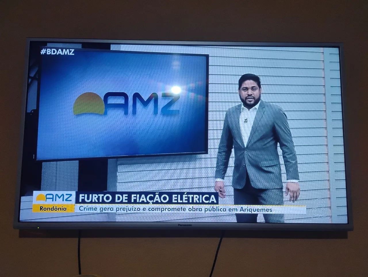 Vendo Smart TV Panasonic de 43 polegadas em PERFEITO ESTADO DE CONSERVAÇÃO  - Foto 3
