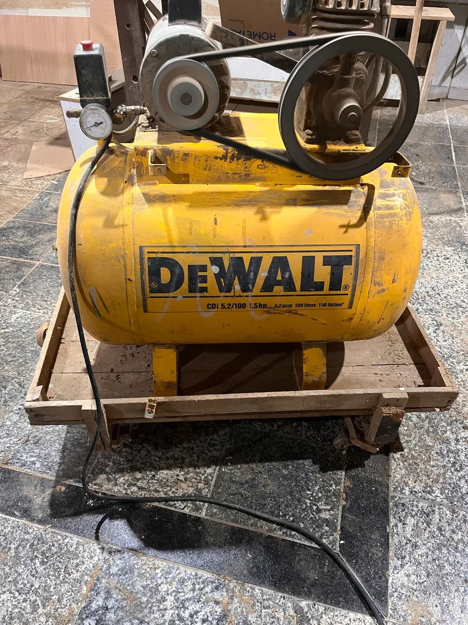 Vendo compressor Dewalt