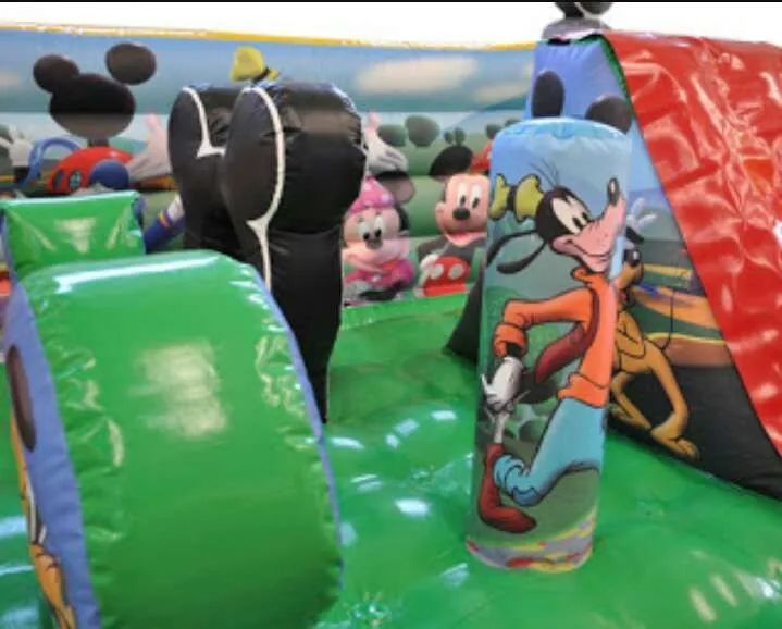 Vendo brinquedo inflável Parque do Mickey - Foto 2