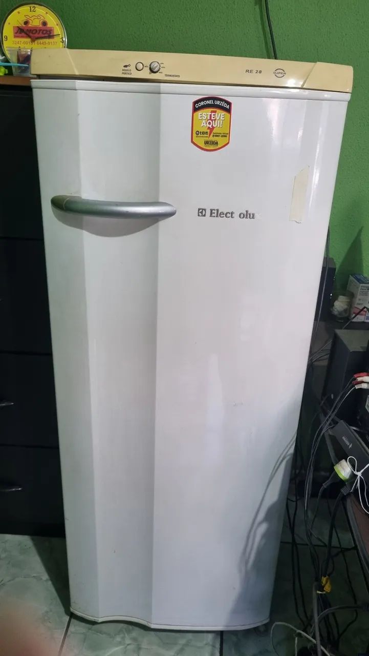 Geladeira Eletrolux de 280 litro.