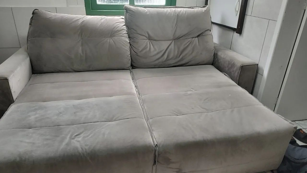 Sofá cinza 2 lugares impermeável  - Foto 3
