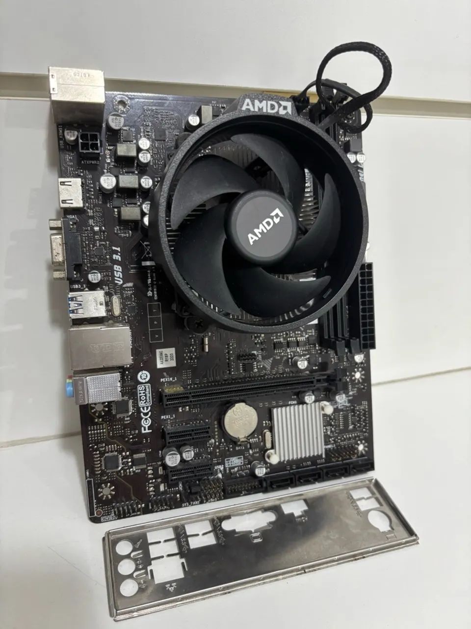 Ryzen 5 2600 + A320m - Foto 3