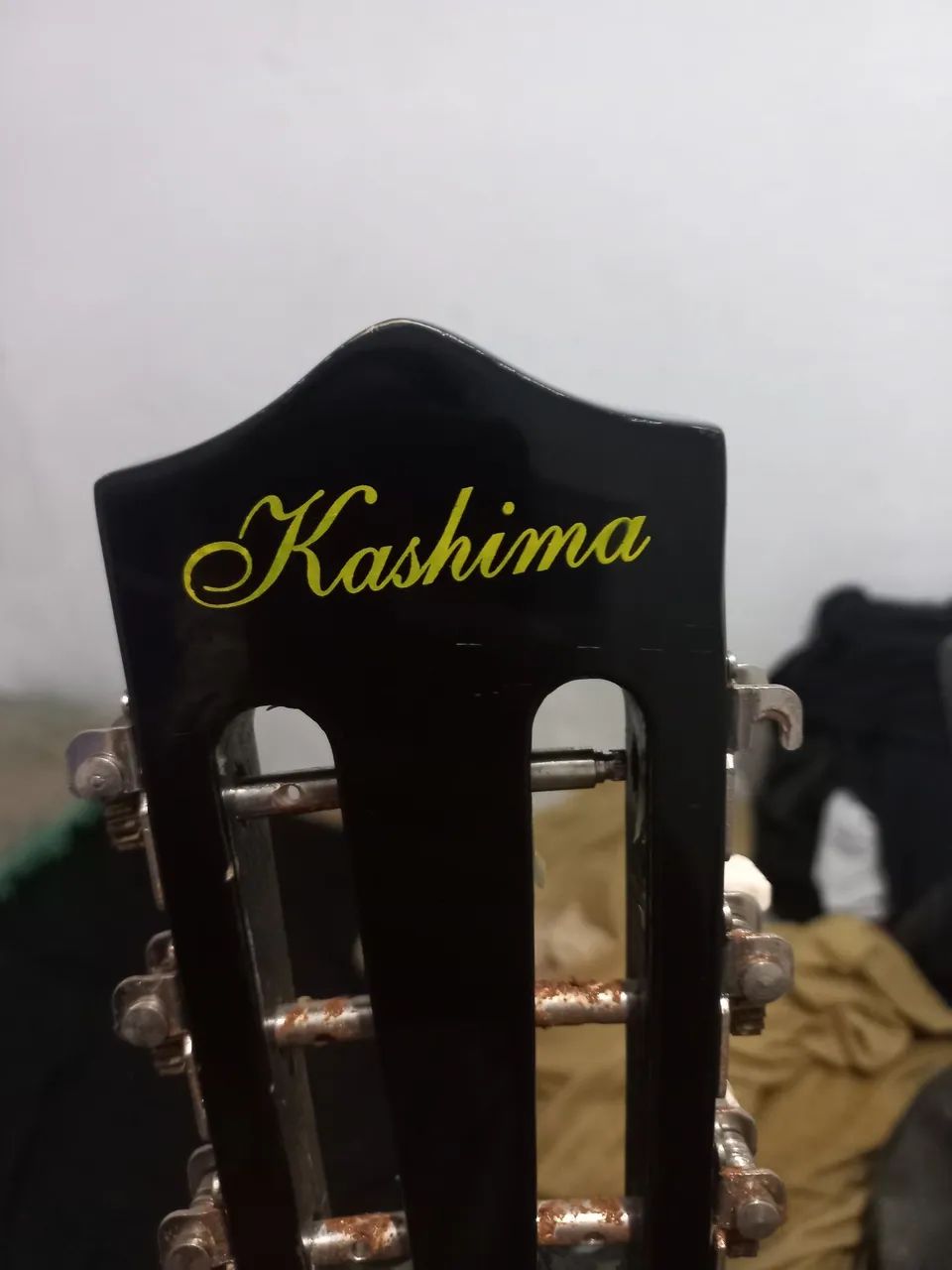 Vendo violão preto