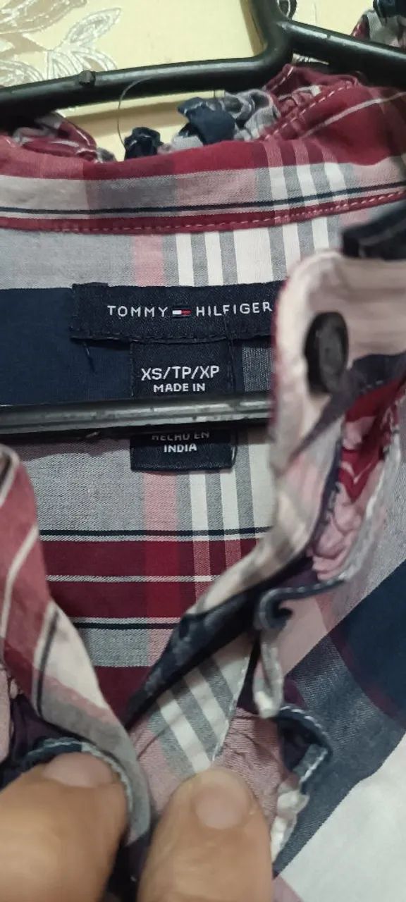 Camisa Tommy Hilfiger tamanho P - Foto 2
