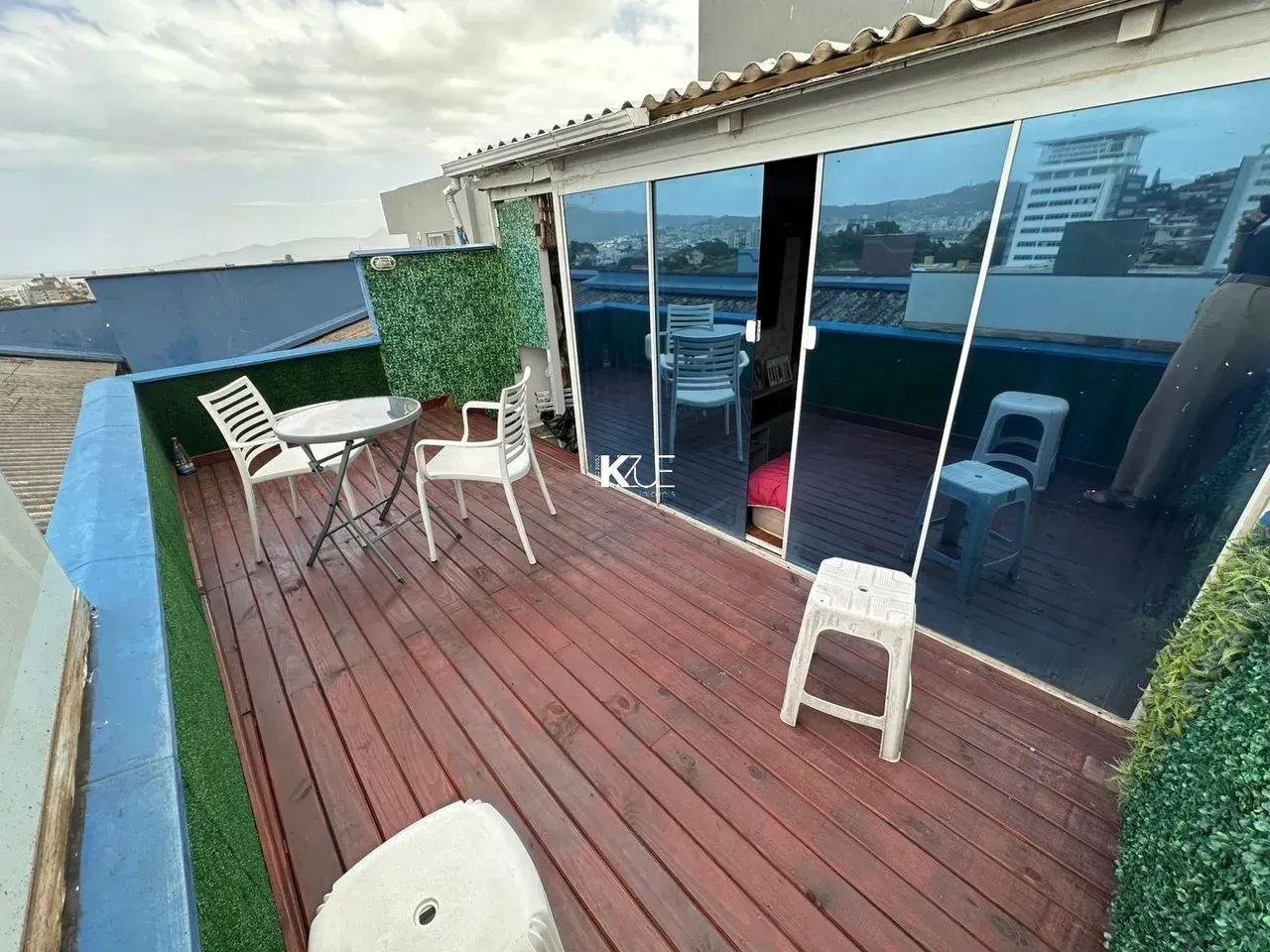 Cobertura de 1 dormitório com terraço, ampla, ensolarada e muito bem localizada! - Foto 5