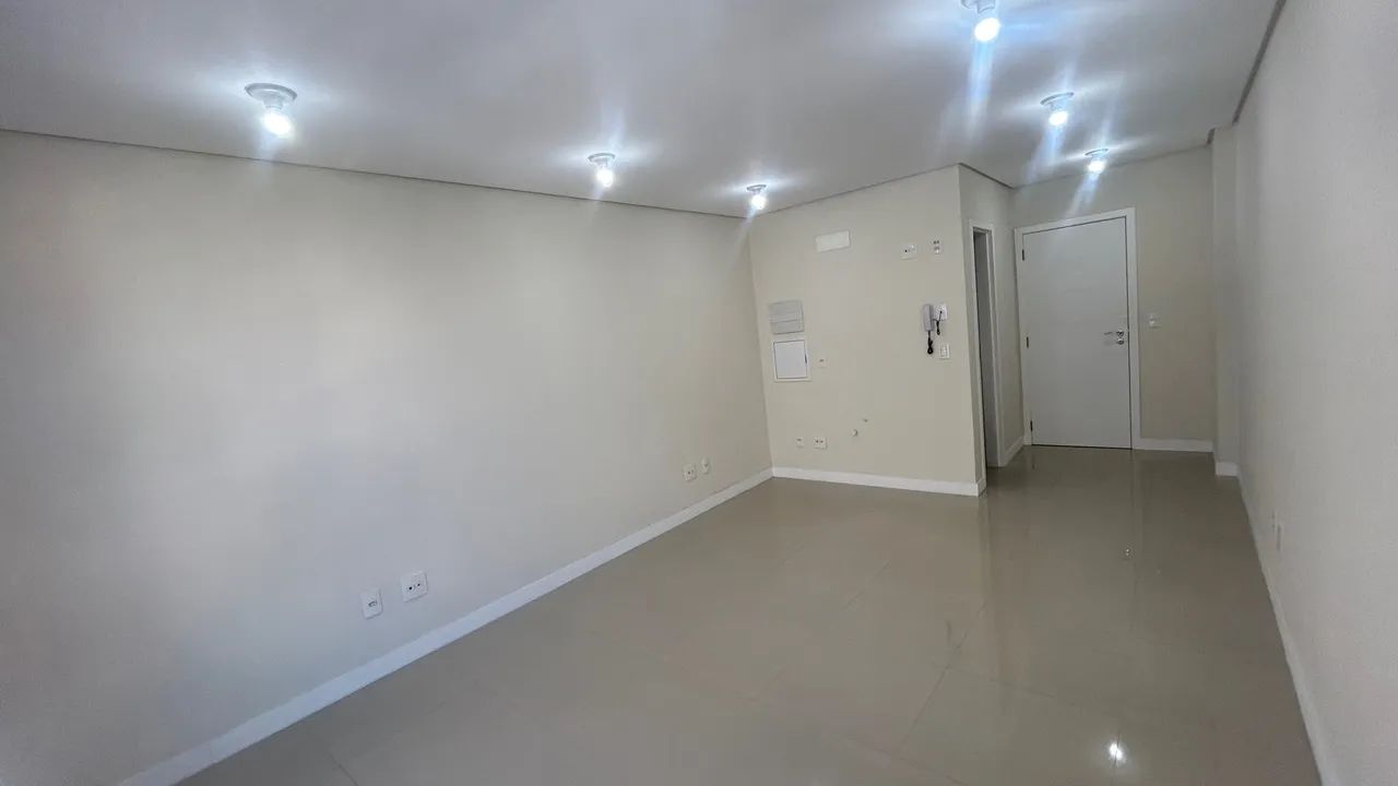 sala 27m2 com garagem - Itacurubi - Florianópolis - Foto 3