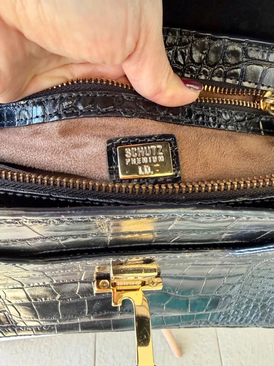 bolsa schutz couro preta croco - Foto 4