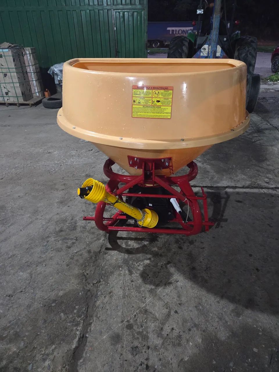 Distribuidor de adubo e calcário  - Foto 3