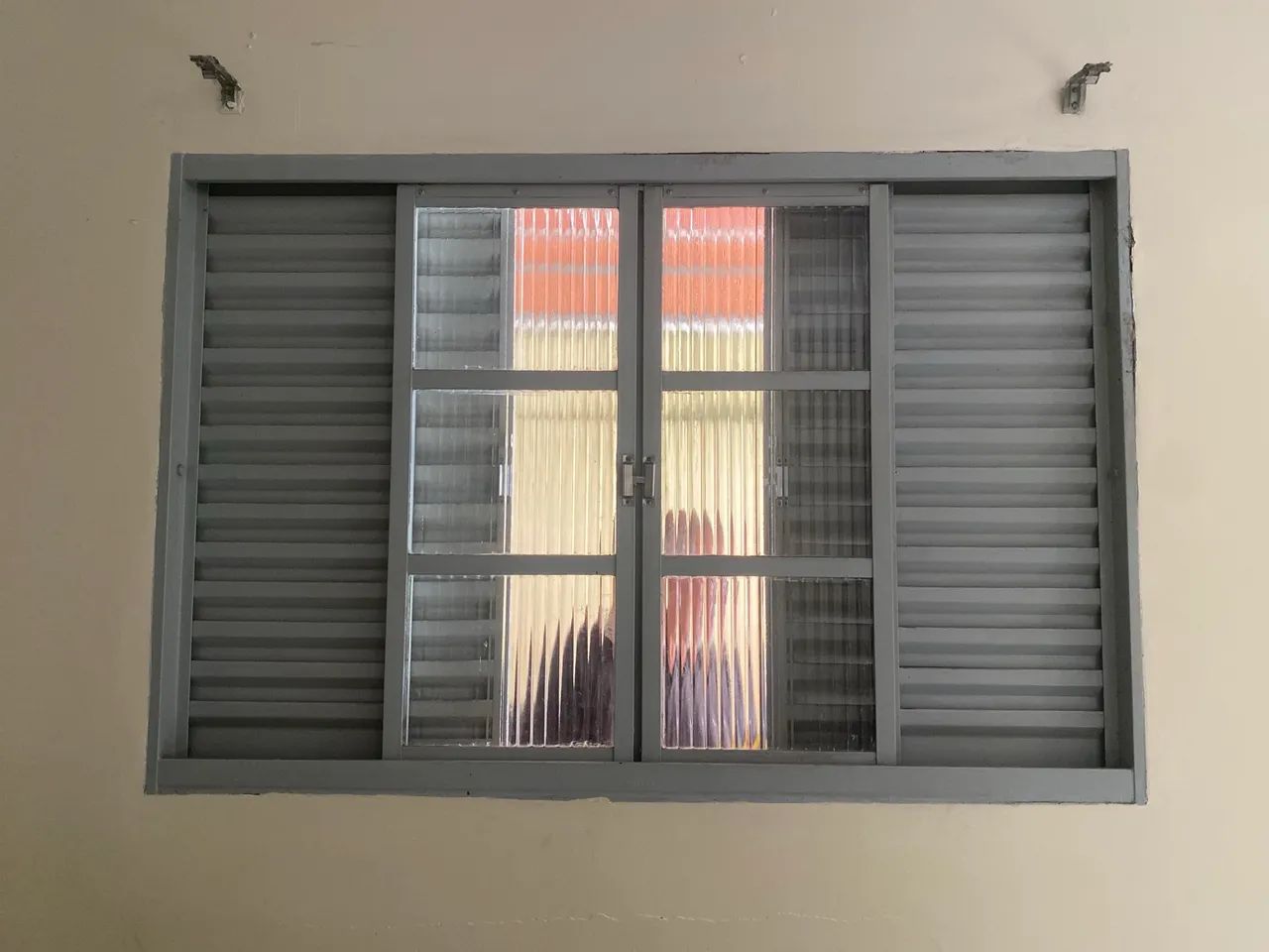 Janela de alumínio com vidro  - Foto 3