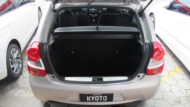 TOYOTA ETIOS HB X - Foto 7