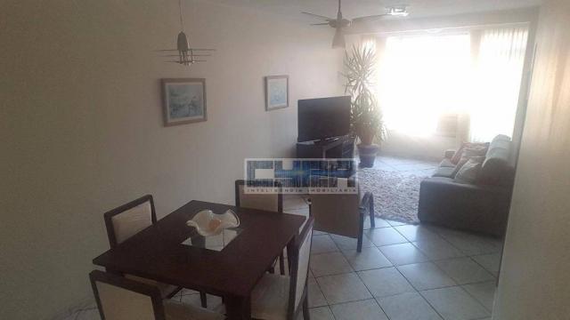 Apartamento amplo 2 dormitórios no Embaré