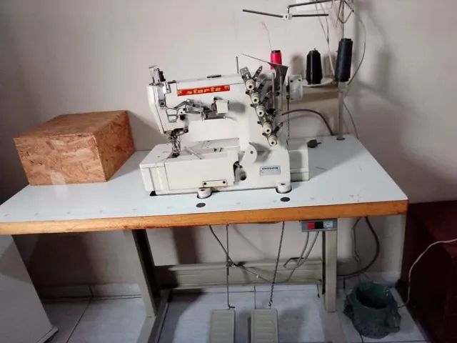 máquina de costura Galoneira