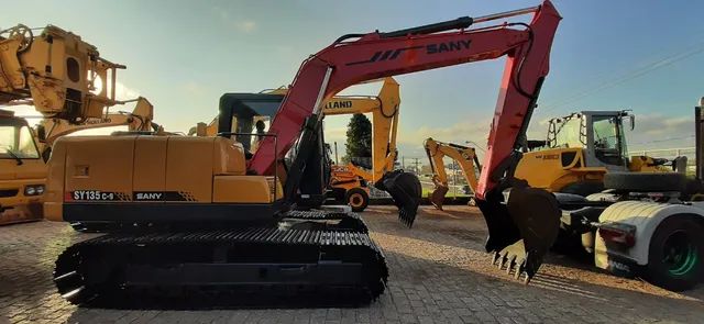 Escavadeira Sany SY135 2015 disponível para venda ou locação.