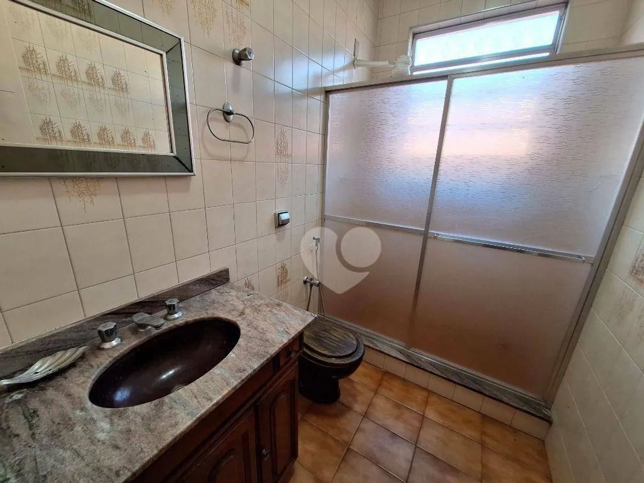 Piedade, Casa Linear em centro de terreno, varandão, 3qts, 6 vagas, quintal $690.000,00 -  - Foto 15