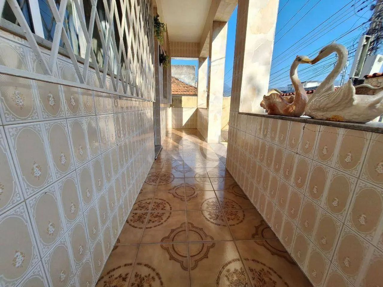 Piedade, Casa Linear em centro de terreno, varandão, 3qts, 6 vagas, quintal $690.000,00 -  - Foto 6