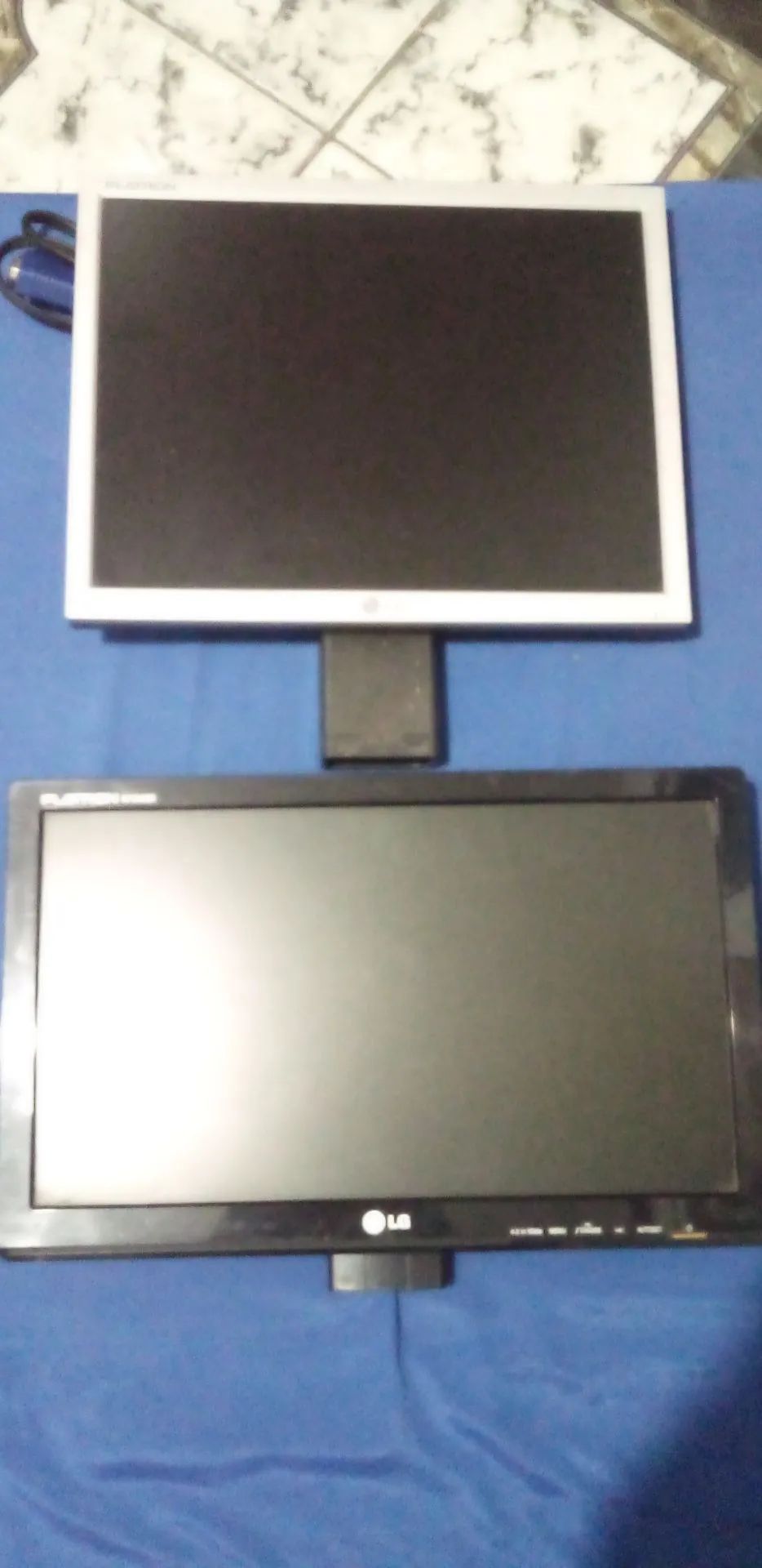 2 monitores com defeito LG
