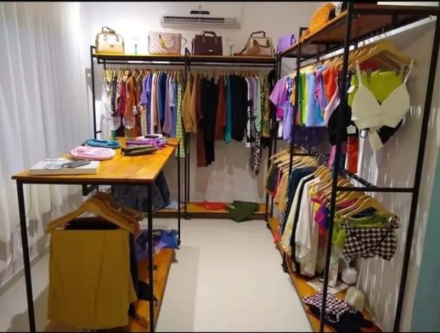 Araras de roupas estilo industrial - Foto 5