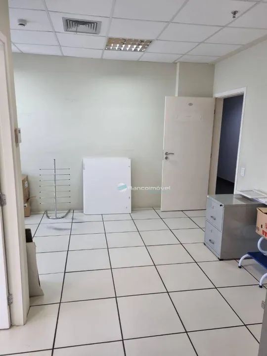 Conjunto de Salas/Comercial, bem localizada, perto de tudo. Edifício com portaria 24 hs, e - Foto 11