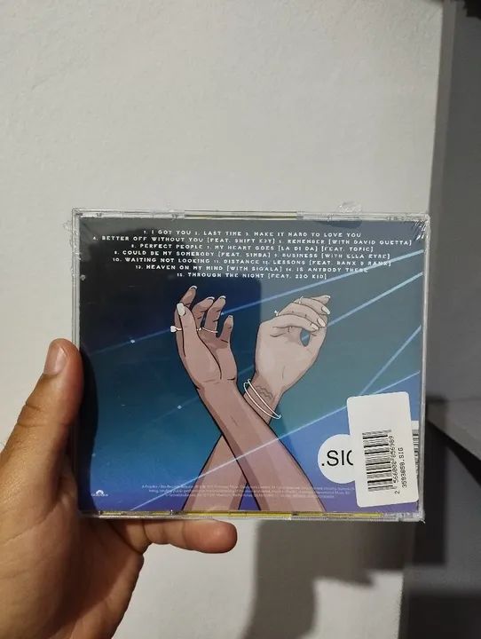 CD Becky Hill - Only Honest on the Weekend - Autografado - Foto 2